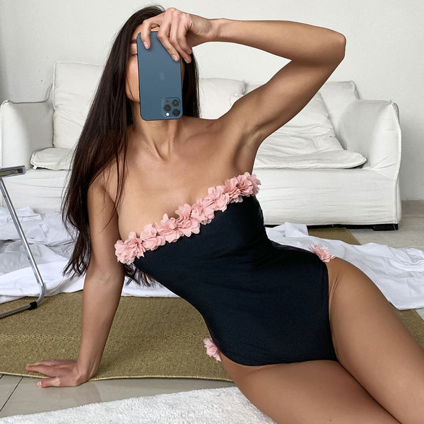 Sexy Contrast Color 3D Petal Bandeau Brazilian One Piece Swimsuit